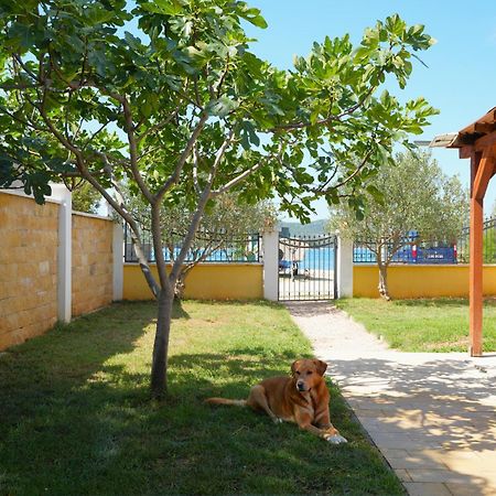 Holiday Home - Beach House 'Amarella' Turanj Exterior foto